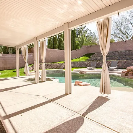 Desert Escape With Pool Oasis Near Golfing And Vegas!